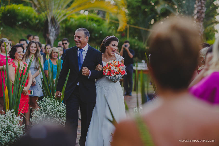 noiva entrando casamento de dia americana sp