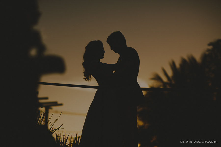 por do sol e noivos no casamento americana sp