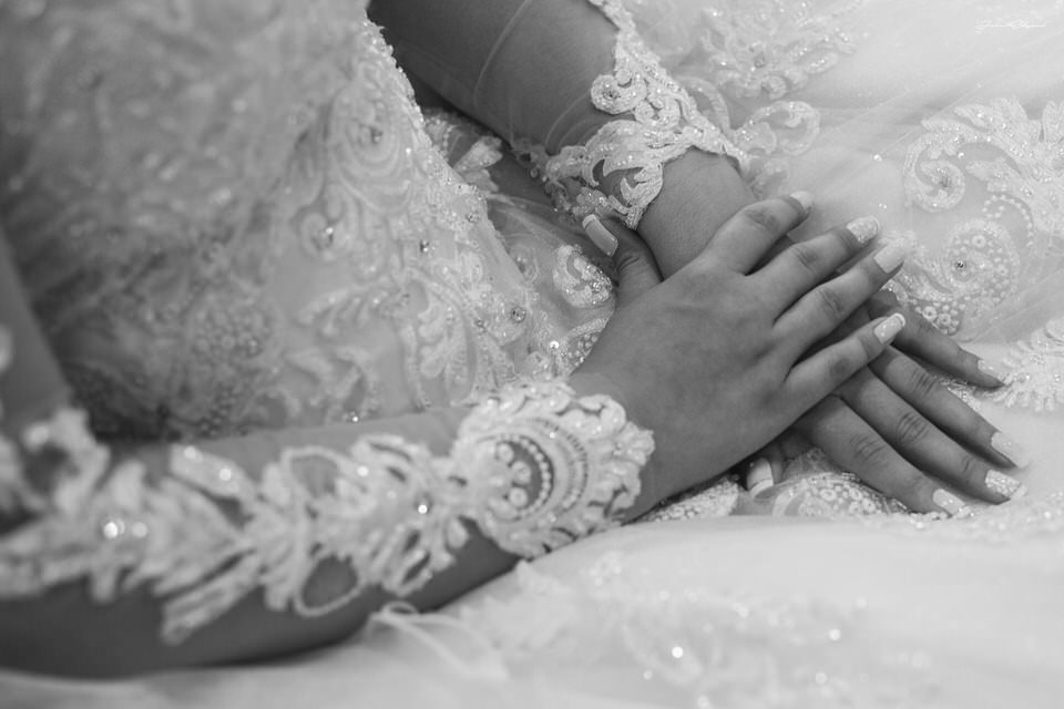 Detalhes do vestido de casamento da noiva Aline