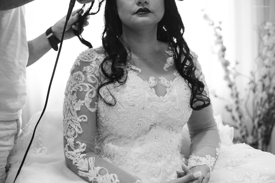 Detalhes do vestido de casamento da noiva Aline