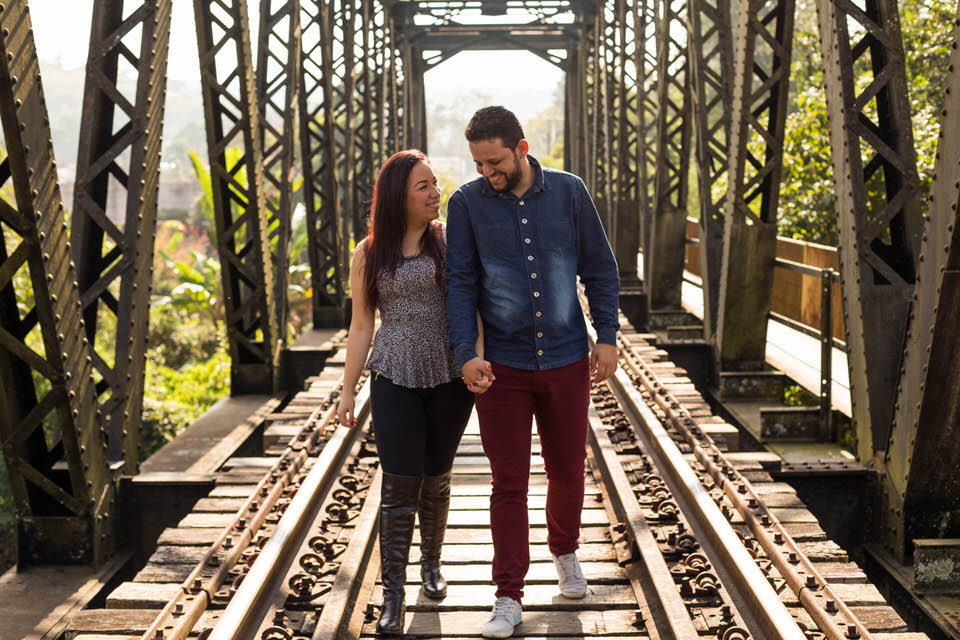 pré wedding Caroline e Rudy em Guararema São Paulo na ponte do trem