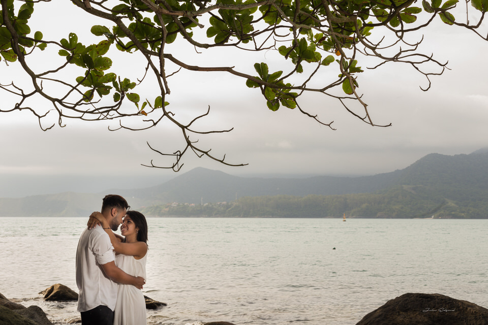 Pré Wedding Camila e Rodrigo em Ilhabela São Paulo, fotógrafo de casamento em SP