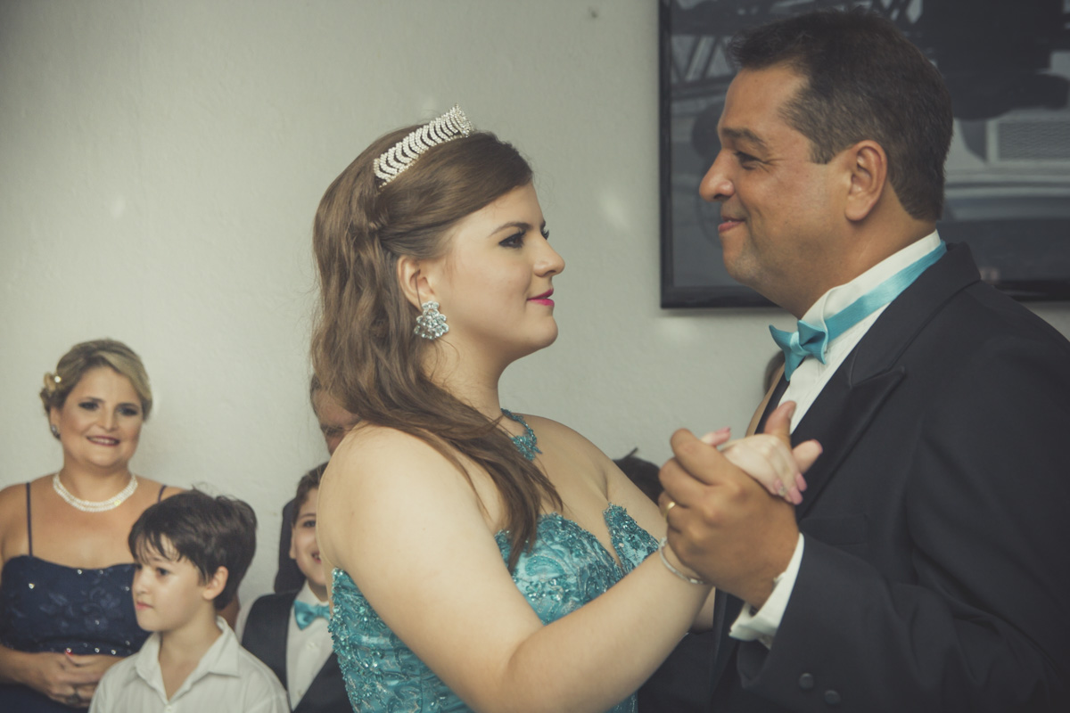 15-quinze-anos-em-santos-sao-vicente-debutante-em-santos-book-debutante-festa-de-quinze-anos-buffet-brunelli-15-ano-santos-sp-gilberto-servo-fotografo-servostudio-fotografia