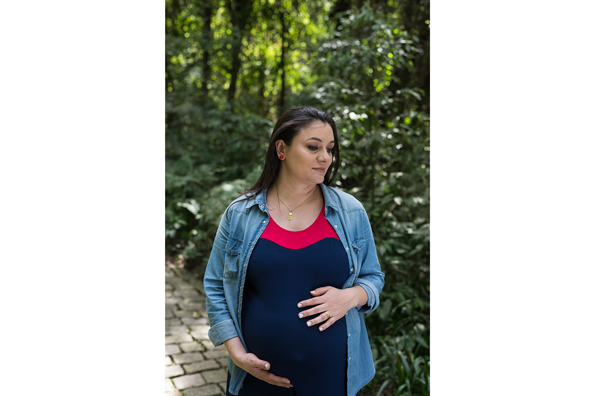 gestante curitiba grávida mãe mamãe camisa jeans blusa branca natureza luz natural