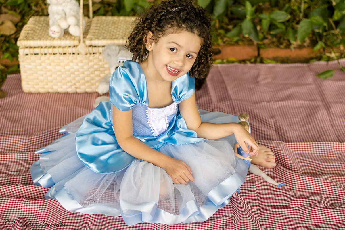Fantasia da cinderela enriquece ensaio infantil no parque da independencia em são paulo.