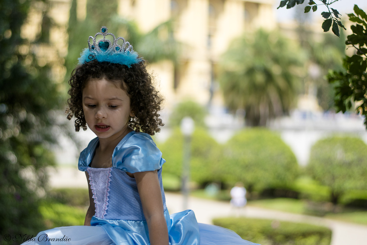 Olha como a Malu ficou linda no seu ensaio de princesa. Ensaio feito no parque da independencia, em São Paulo.