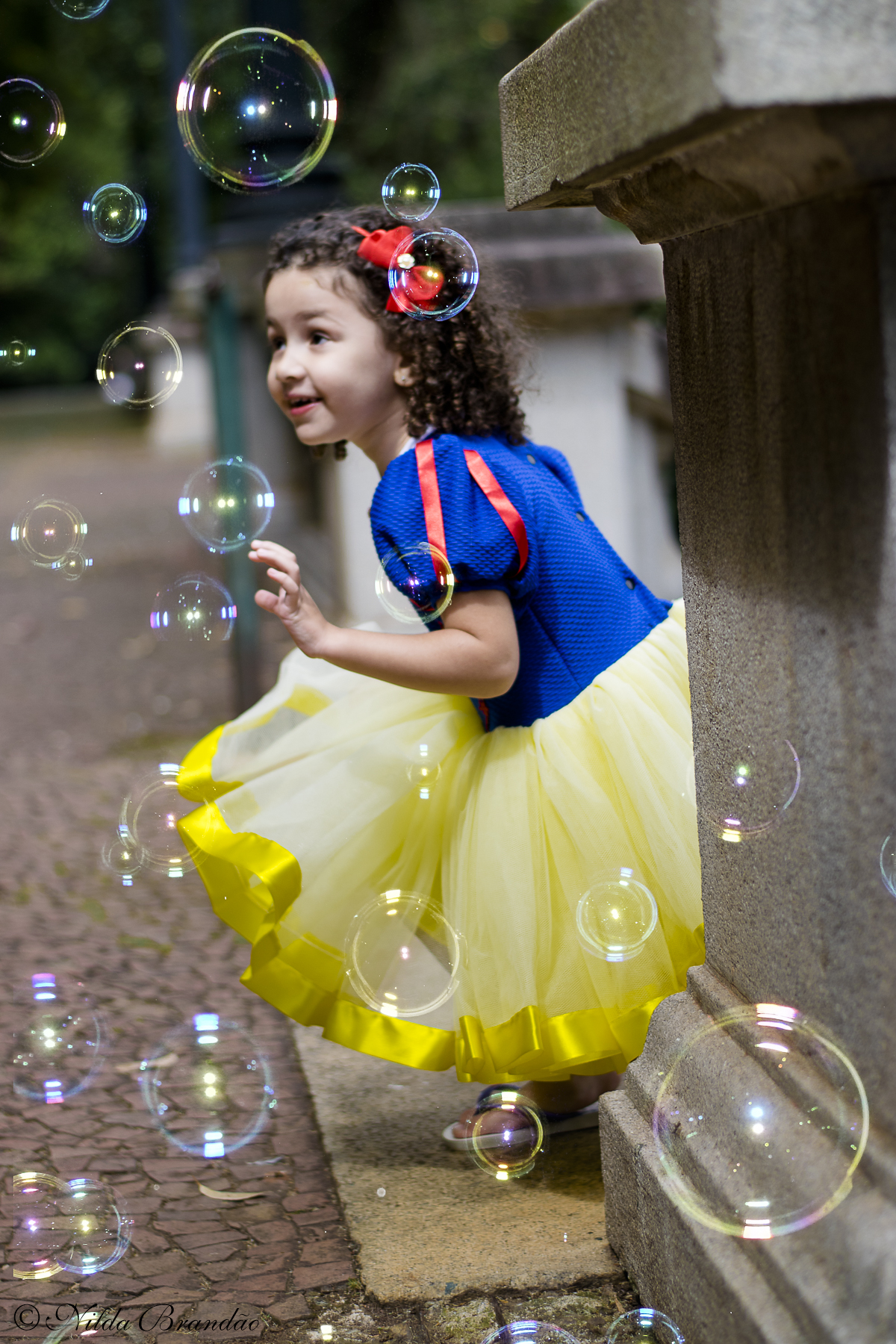 Nós amamos bolinha de sabão! Um pouco de encanto no ensaio infantil da Malu no parque da independencia em São Paulo.