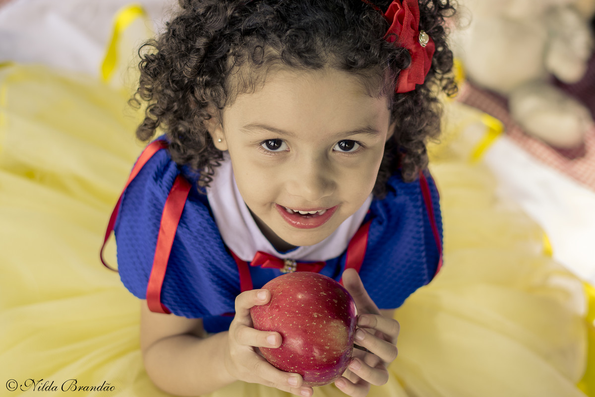 Olha como a Malu ficou linda no seu ensaio de princesa. Ensaio feito no parque da independencia, em São Paulo.