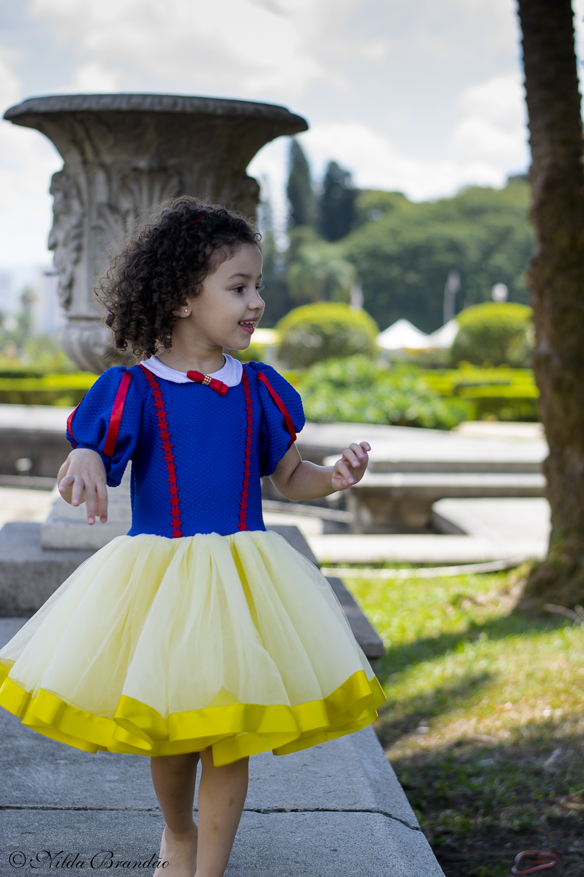 Olha como a Malu ficou linda no seu ensaio de princesa. Ensaio feito no parque da independencia, em São Paulo.