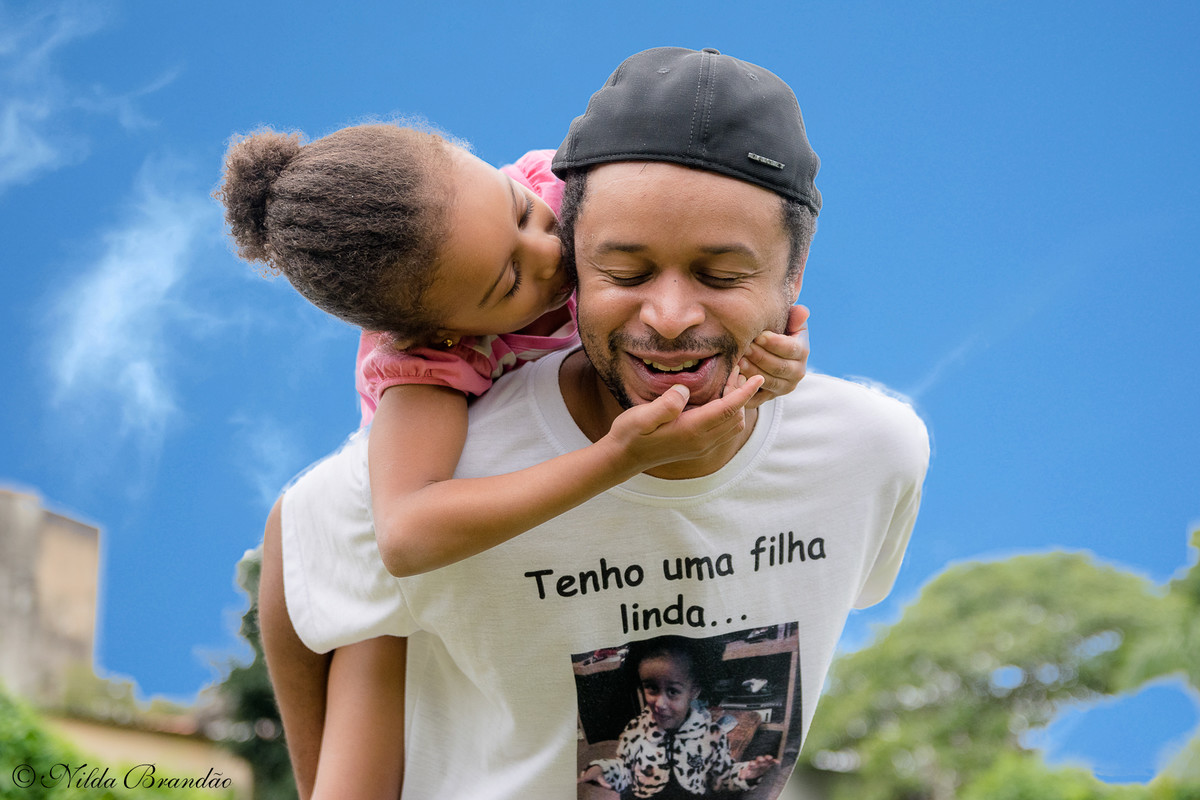 Relacionamento de pai com filha é lindo! Olha o papai da Julia com ela no parque