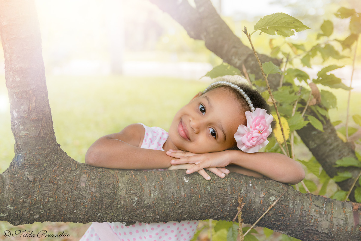 Olha quanta ternura nessa fotografia da Julia. Ensaio infantil no parque Ceret em São paulo.