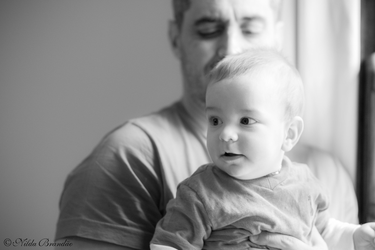 Fazer fotografias acompanhando mensalmente o crescimento do bebê é uma forma linda de recordação do primeiro ano de vida.