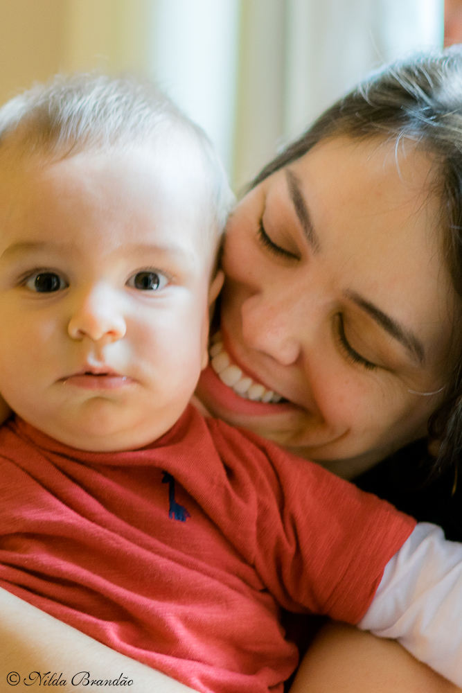 Fazer fotografias acompanhando mensalmente o crescimento do bebê é uma forma linda de recordação do primeiro ano de vida.