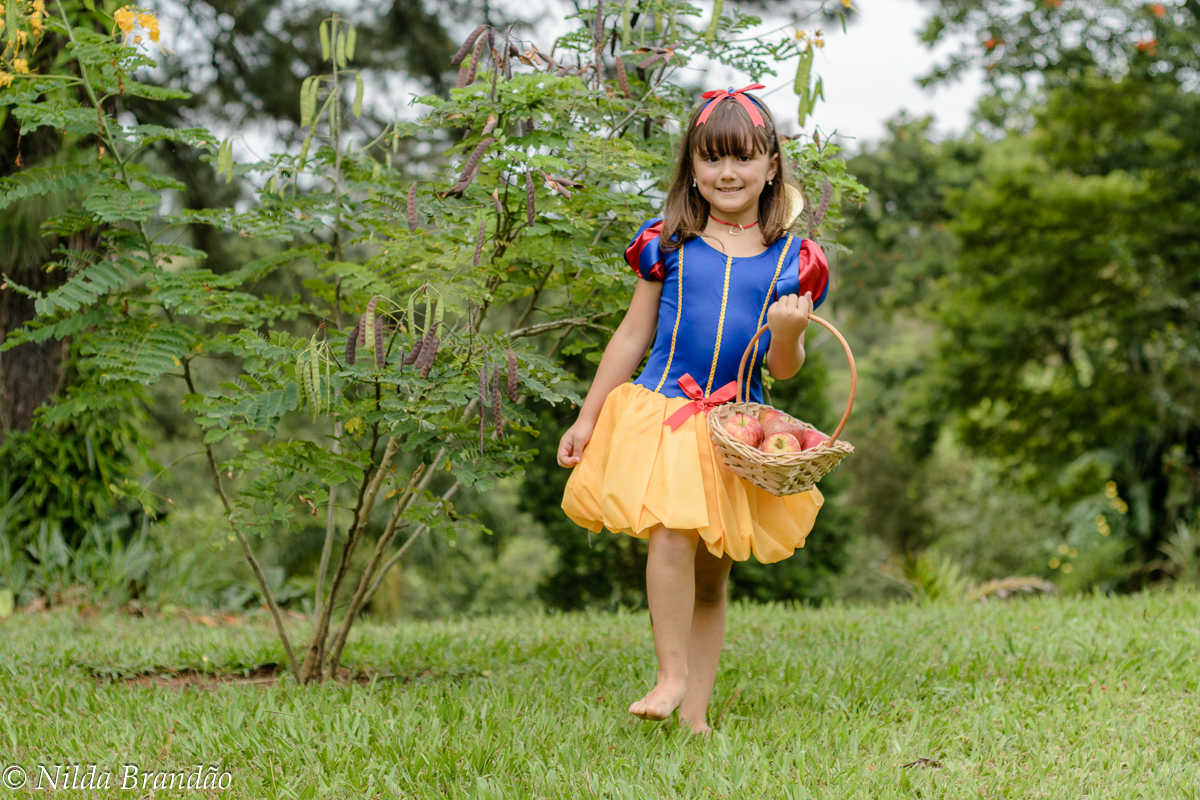 Vamos passear na floresta? a branca de neve mais linda