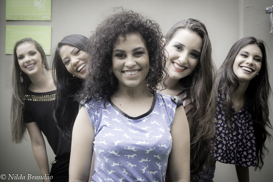Amigas posam para foto, ficou parecendo capa de CD