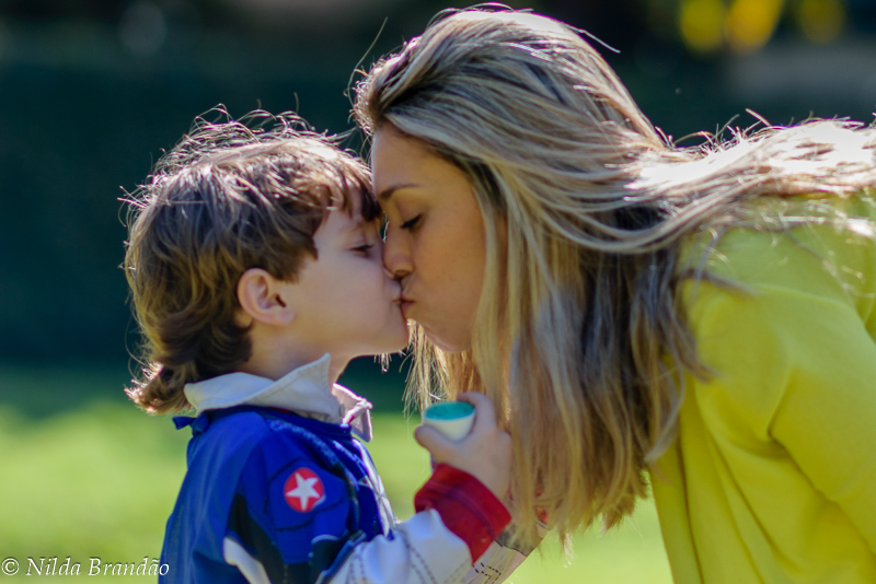 Beijo de mãe é carinho dobrado