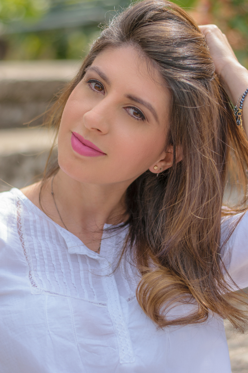 Olhar sereno da modelo em foto muito especial