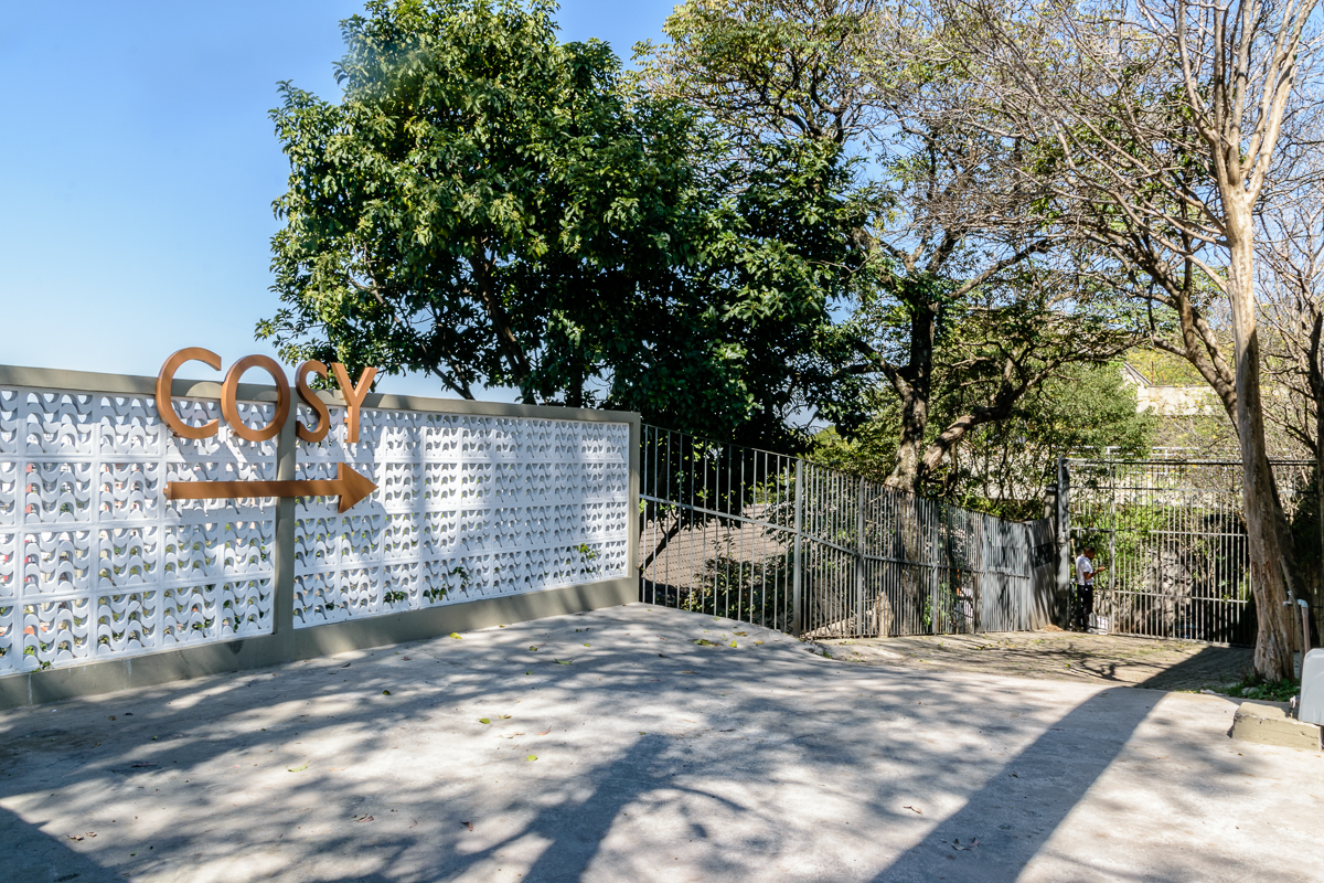 A faxada da entrada da Casa Cosy, onde foi realizado o evento corporativo do Banco Société Genérale