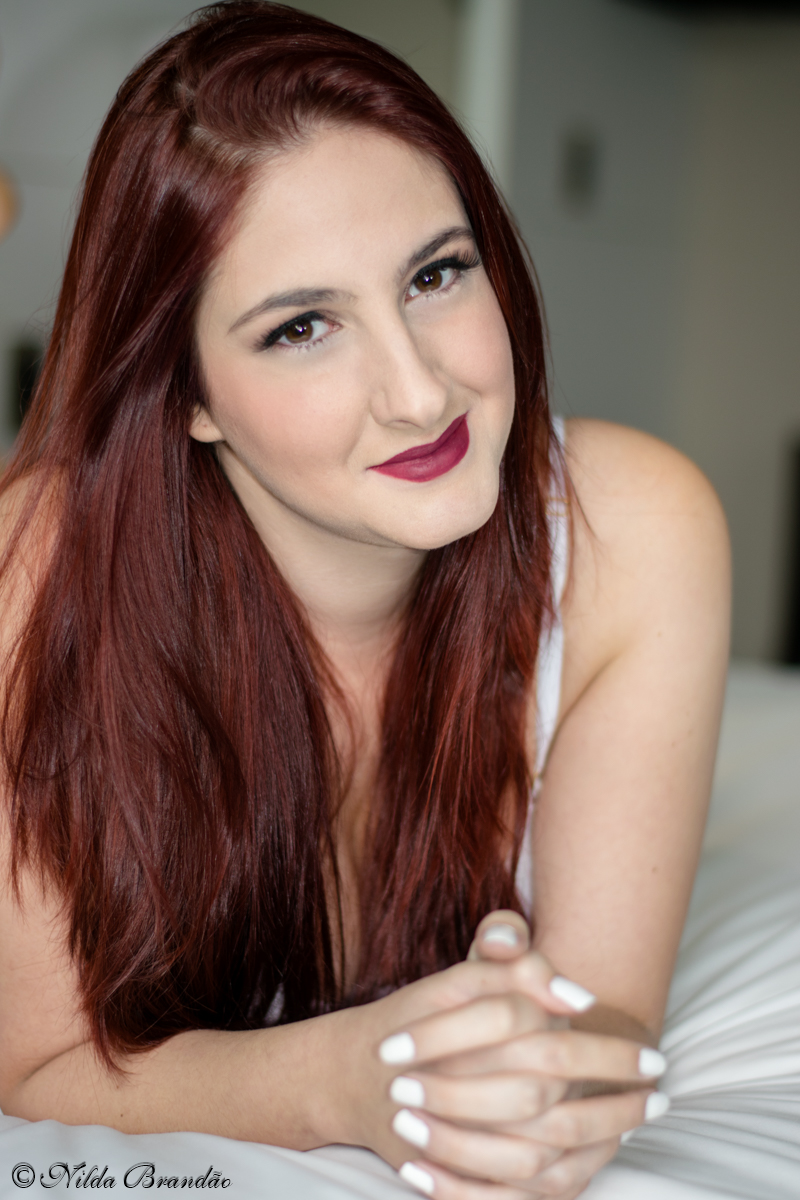 Retrato, deitada na cama