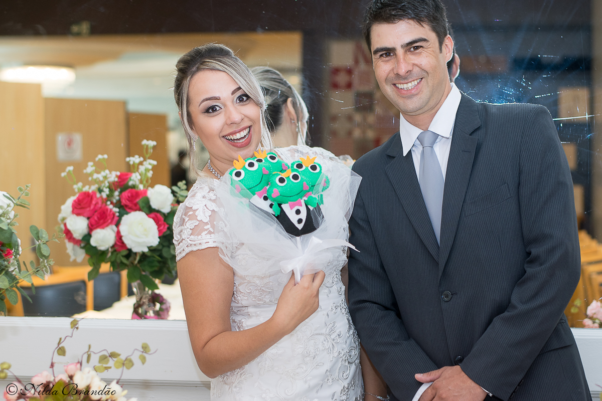 O original buquê se sapinhos da noiva.
