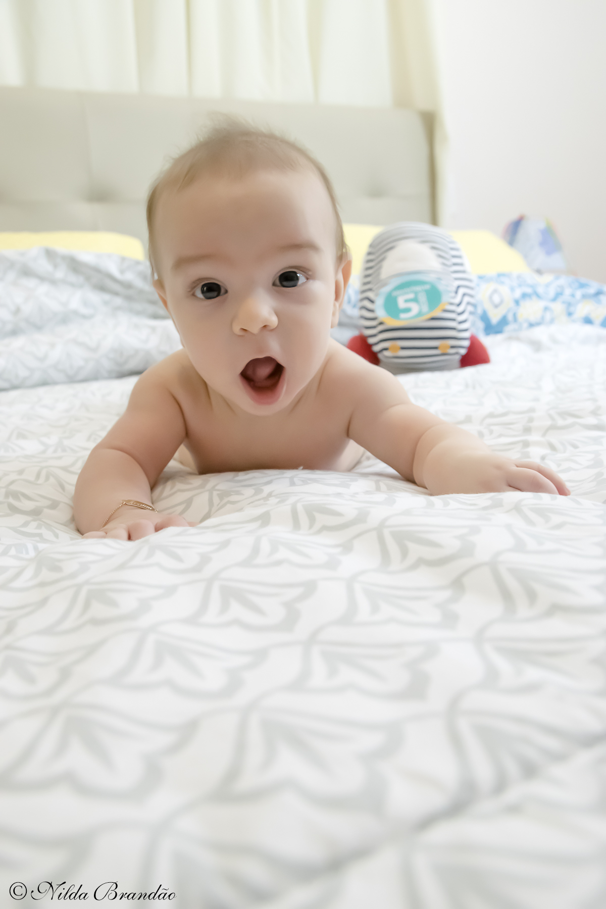 Olha a carinha de espanto dele! muito fofo esse bebê