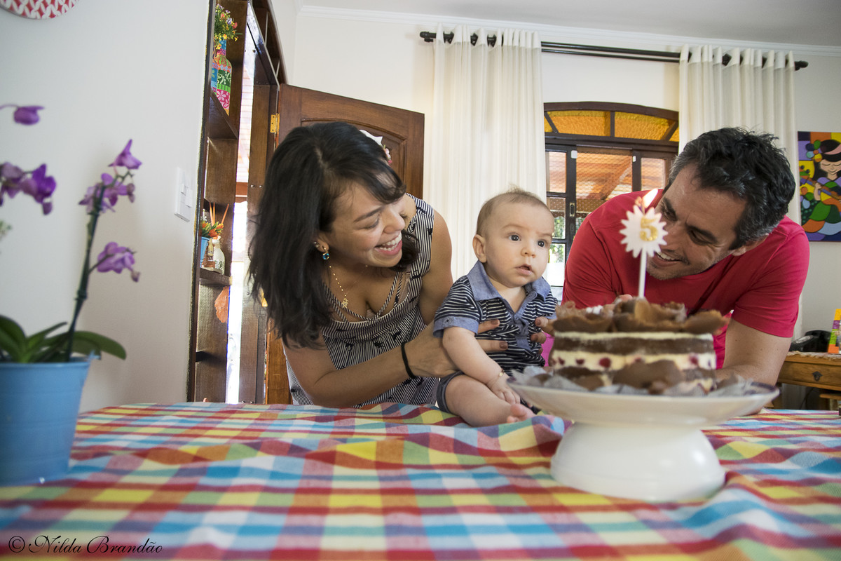 Papai canta parabens. Acompanhamento do primeiro ano de vida do bebê, fotografias eternas