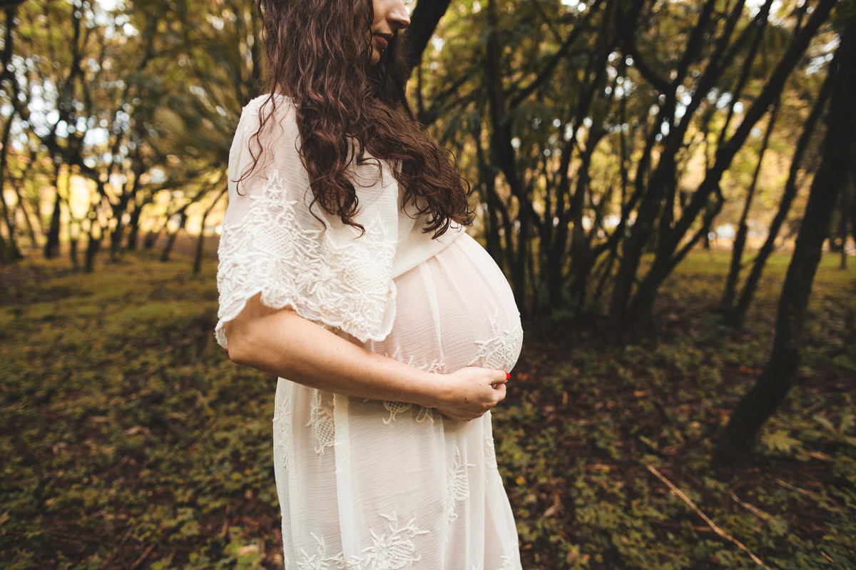 Barriga de grávida. Fotografada pelo fotógrafo de gestante Rafael Ohana em Brasília-DF.