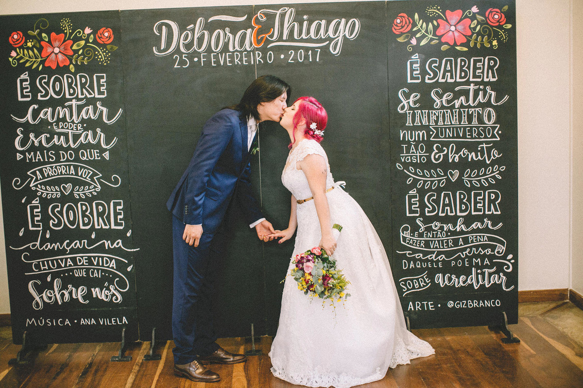 Noivos alternativos. Terno do atelier Maxime e vestido de noiva da Maria Virgínia