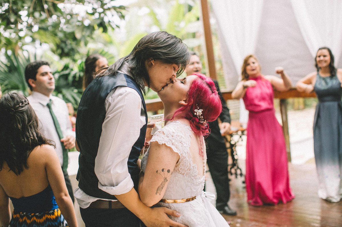 Noivos dançando em recepção de casamento no Sítio Geranium em Brasília-DF