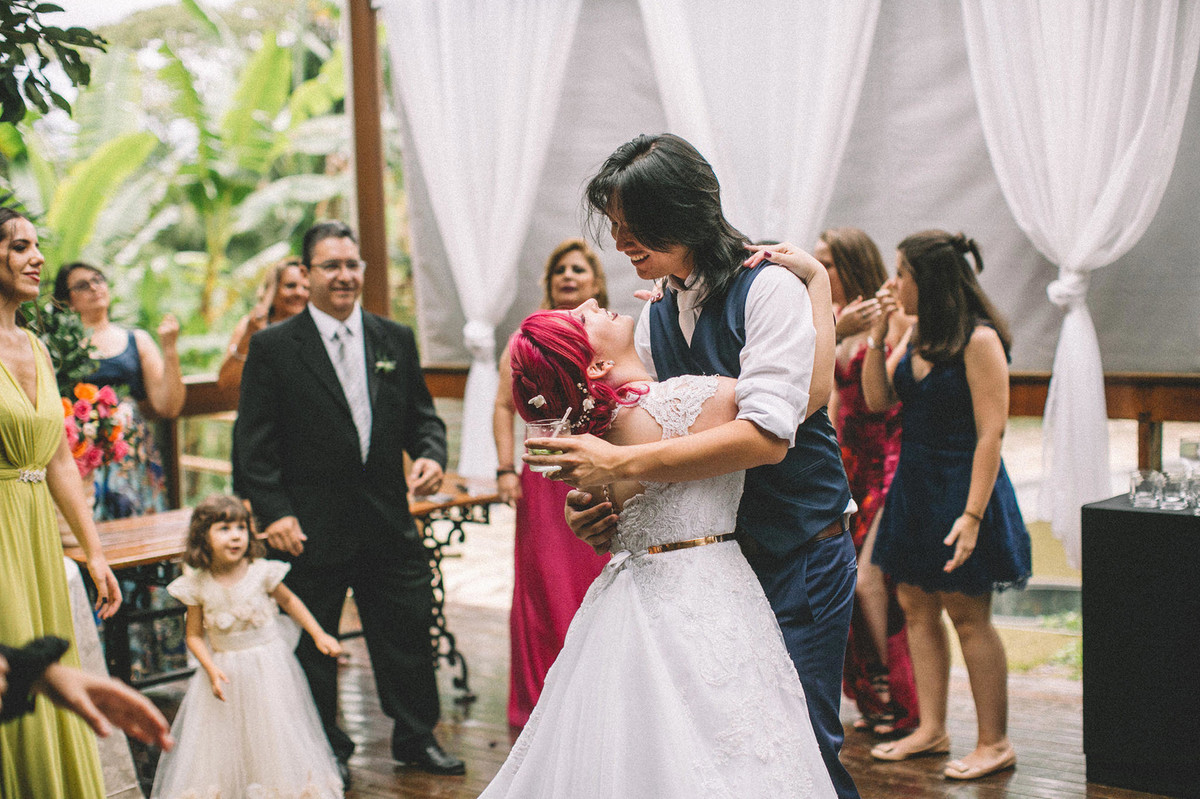 Noivos dançando em recepção de casamento no Sítio Geranium em Brasília-DF