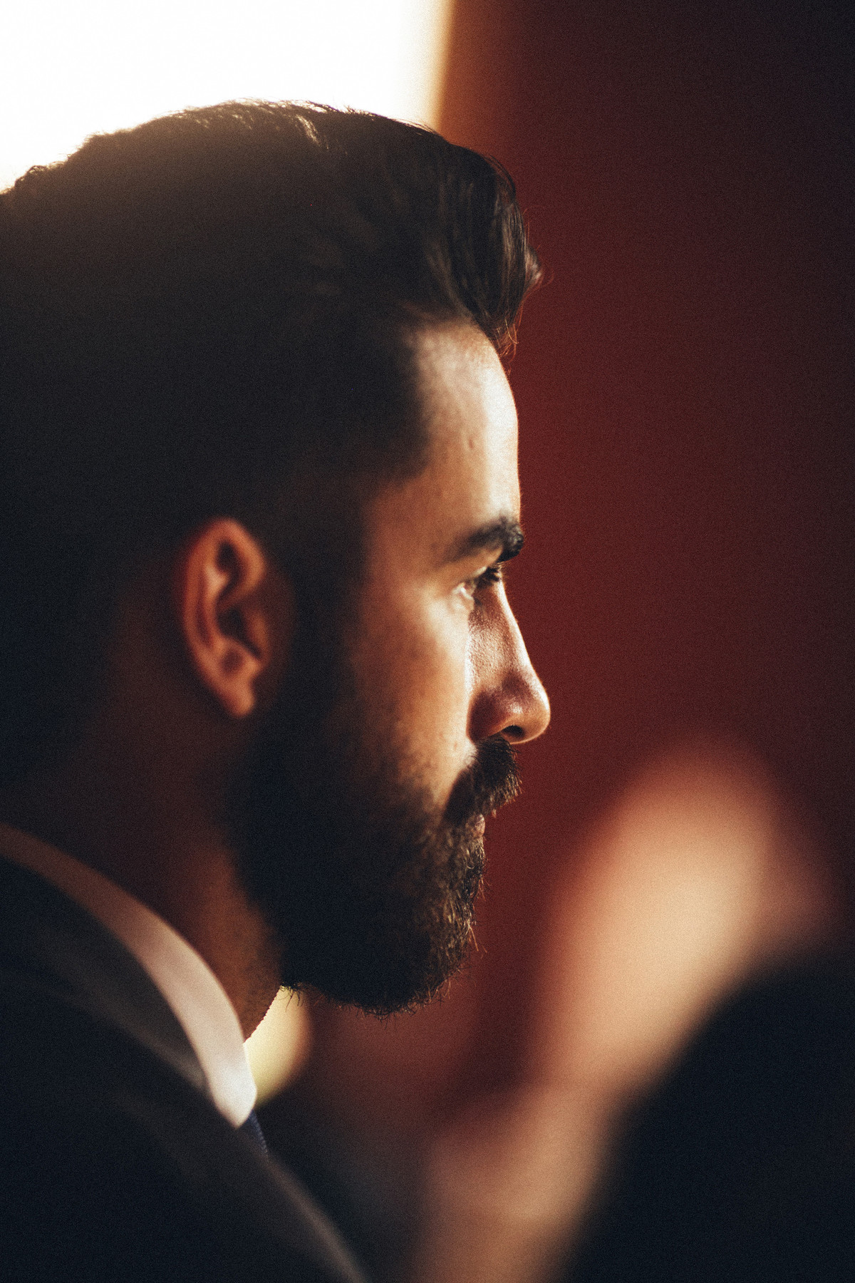 Homem com barba perfeita em casamento em Brasília-DF