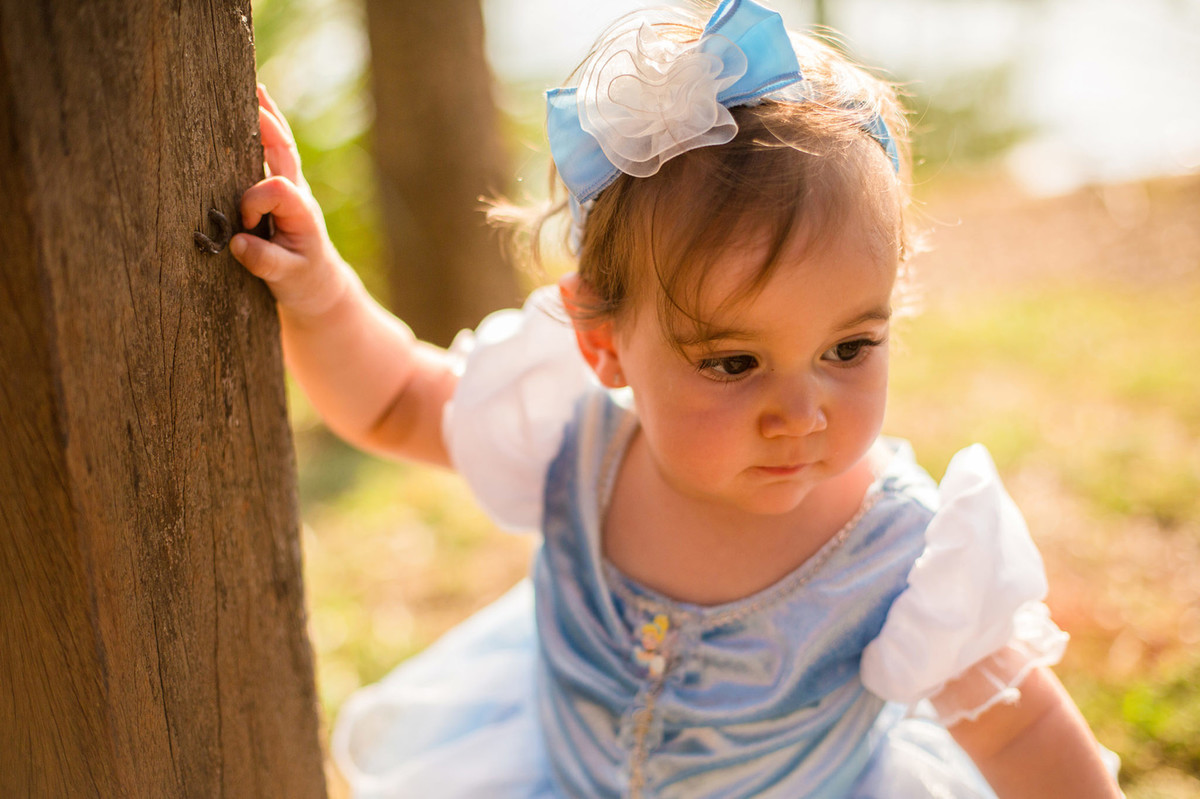 Ensaio de princesa da pequena Paty com apenas 1 ano. Foto feita pelo fotógrafo de crianças Rafael Ohana em Brasilia-DF