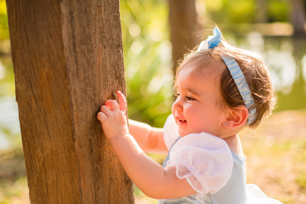 Ensaio de princesa da pequena Paty com apenas 1 ano. Foto feita pelo fotógrafo de crianças Rafael Ohana em Brasilia-DF