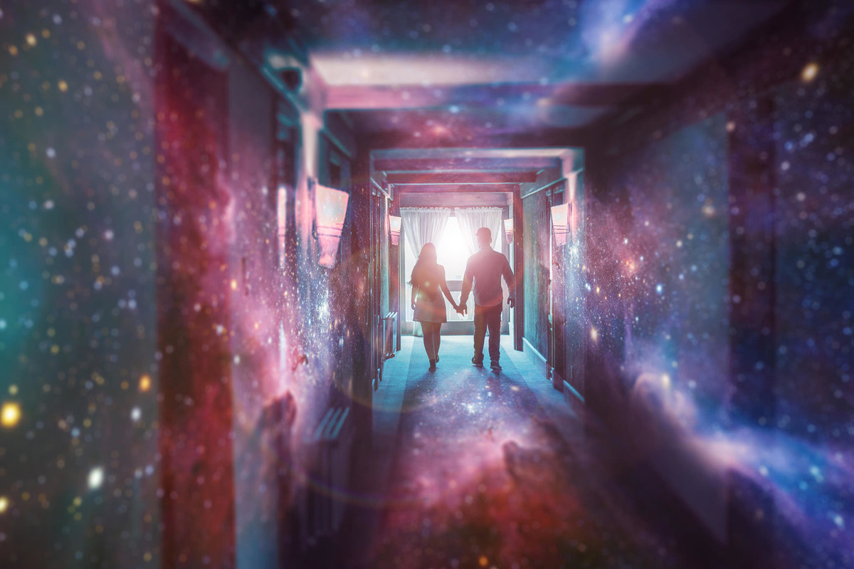 Casal sendo abduzido por alienígenas. Foto feita pelo fotógrafo de casamento Rafael Ohana