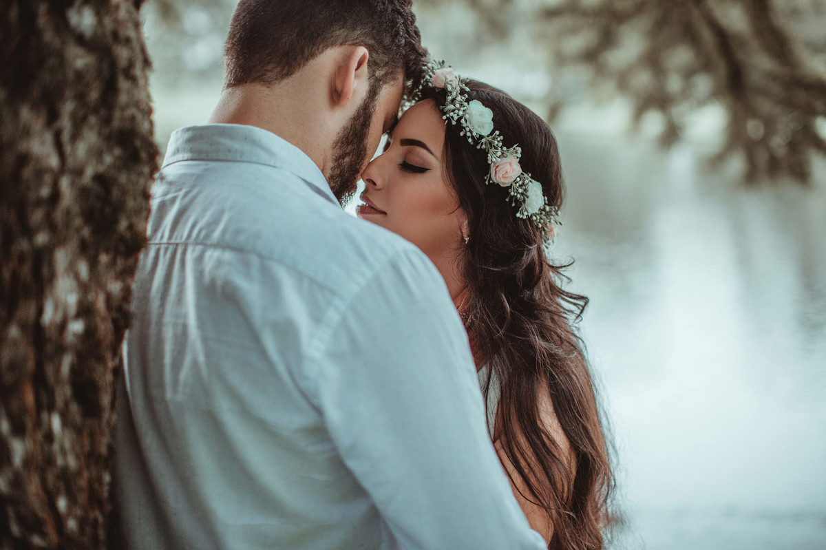 Casal se beijando.Foto feita pelo fotógrafo de casamento Rafael Ohana