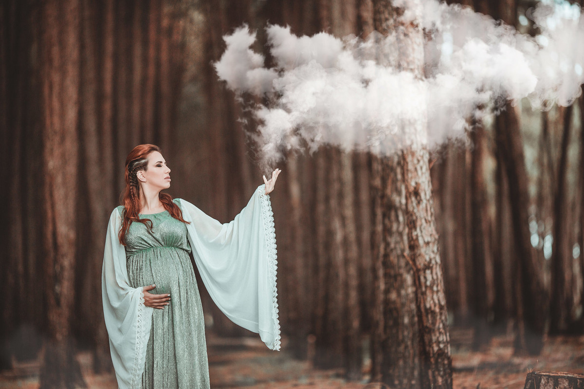 Ensaio de grávida medieval fantasy. Foto feita pelo fotógrafo de grávidas Rafael Ohana em Brasilia-DF