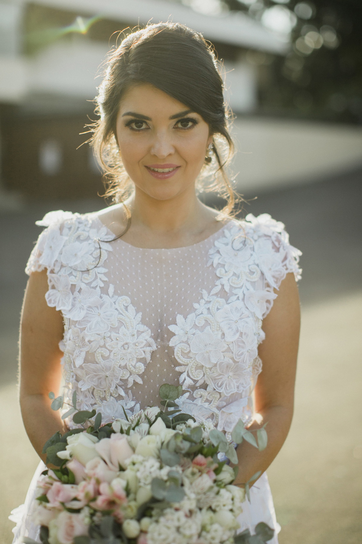 Vestido de noiva lindo com detalhes florais