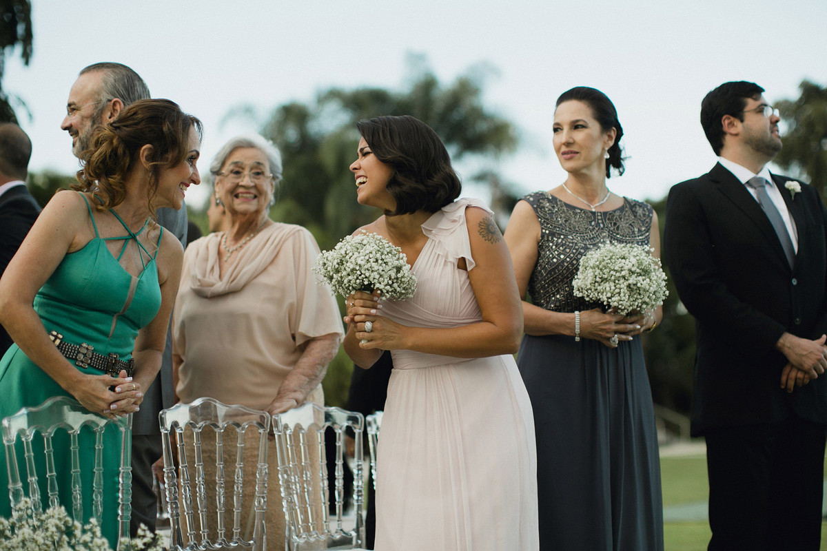 Madrinha de casamento feliz