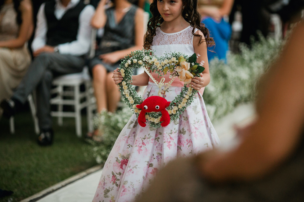 aliança de casamento trazido pela daminha