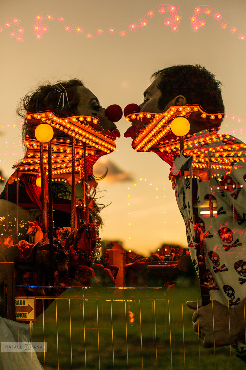 ensaio-temático-de-casal-Rafael-Ohana-fotógrafo-de-casamento-em-Brasília-parque-de-diversões-dupla-exposição