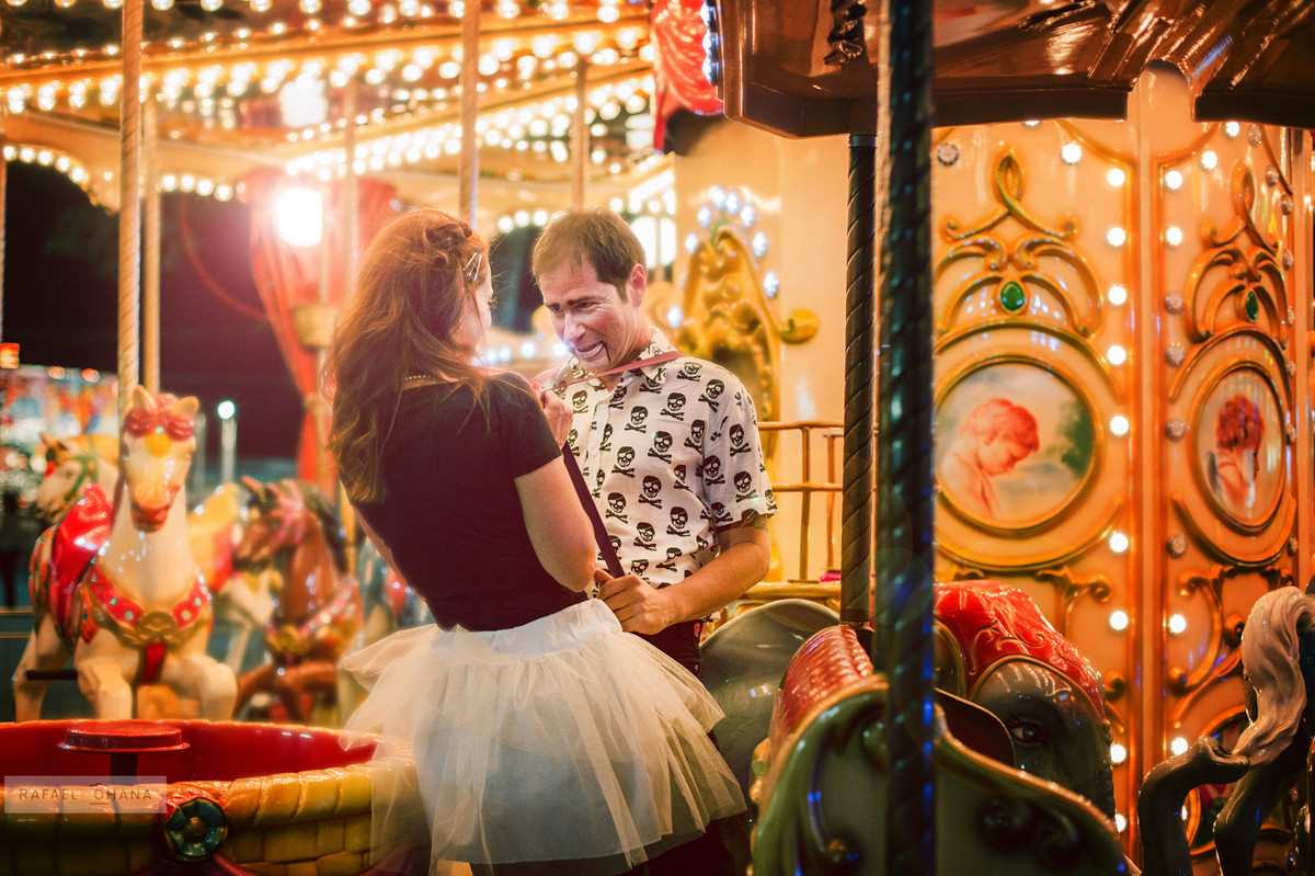 ensaio-temático-de-casal-Rafael-Ohana-fotógrafo-de-casamento-em-Brasília-parque-de-diversões