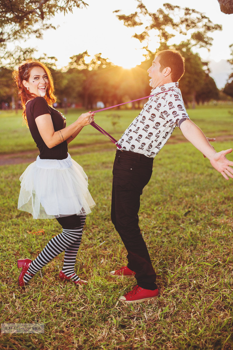 ensaio-temático-de-casal-Rafael-Ohana-fotógrafo-de-casamento-em-Brasília-parque-de-diversões-palhaços-clown