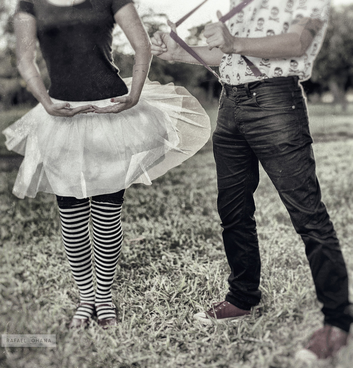 ensaio-temático-de-casal-Rafael-Ohana-fotógrafo-de-casamento-em-Brasília-parque-de-diversões-palhaços-clown