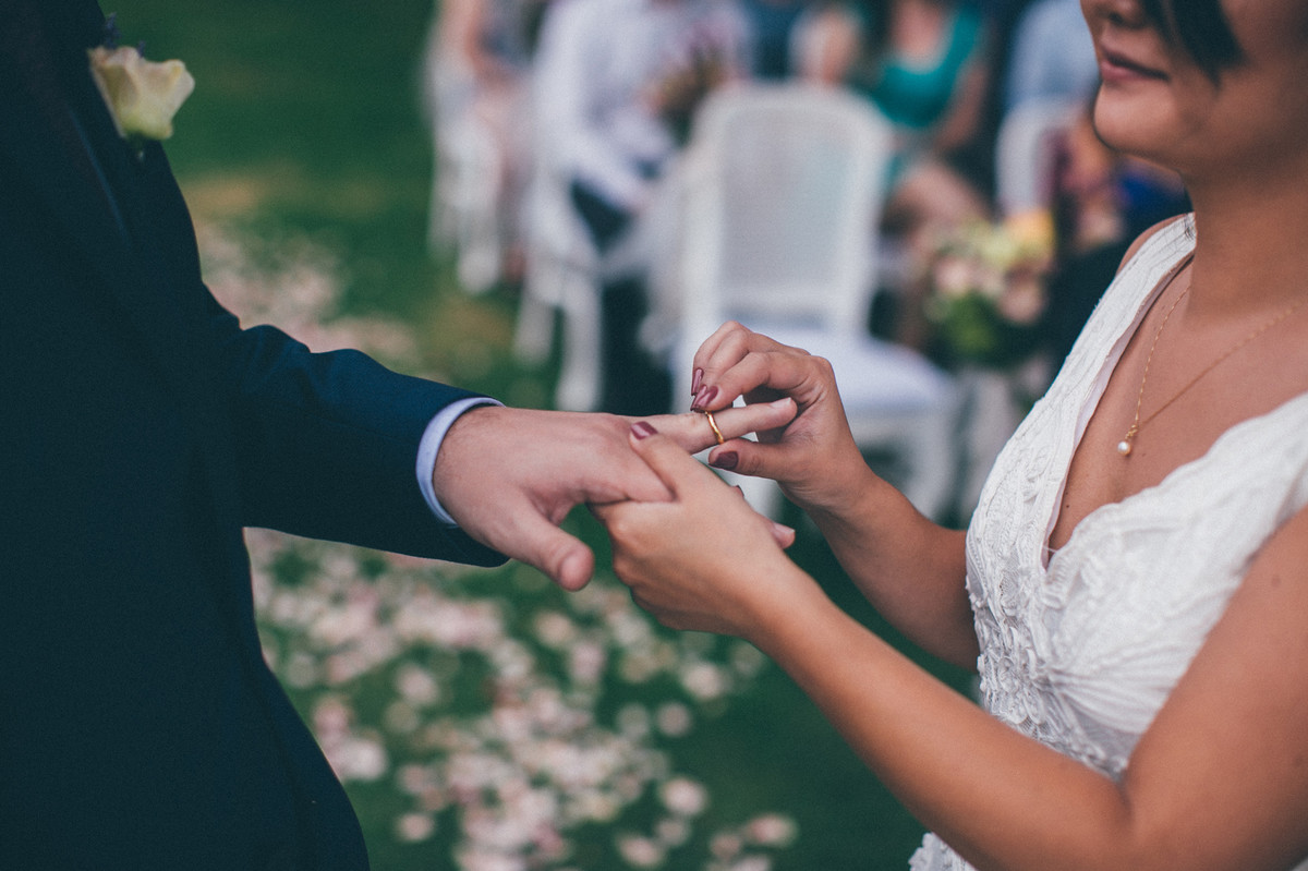 cerimônia de casamento feita pelo fotógrafo de casamento Rafael Ohana no Brasília palace em Brasília-DF trocando alianças