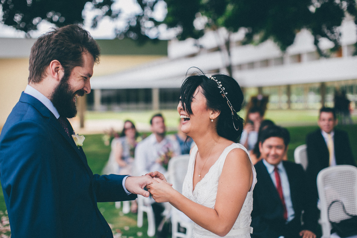 cerimônia de casamento feita pelo fotógrafo de casamento Rafael Ohana no Brasília palace em Brasília-DF trocando alianças