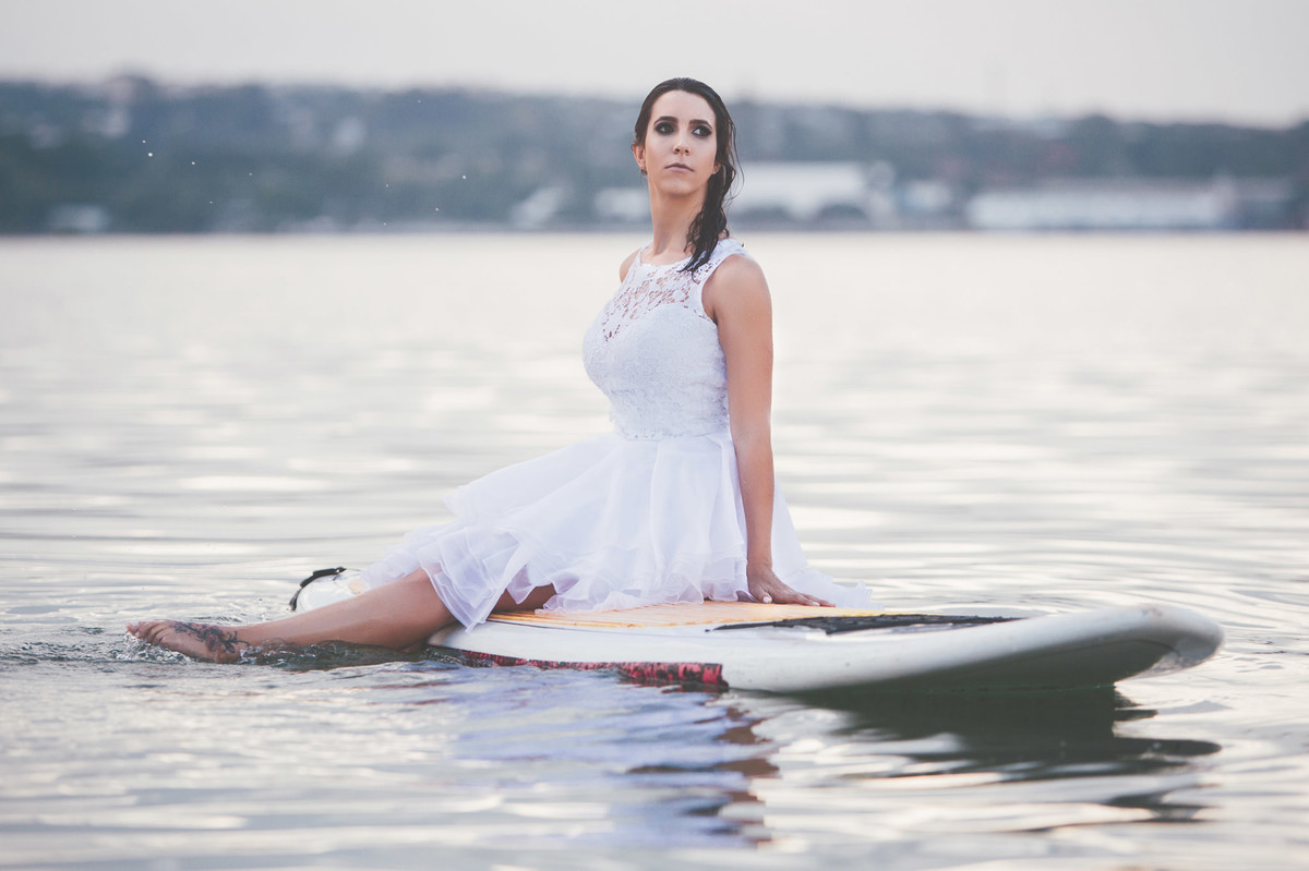 trash-the-dress-da-Flávia-Rafael-Ohana-Fotógrafo-de-casamentos-em-Brasília-wedding-casamento-bodas-ensaio-prévia-de-noiva-SUP-esporte-sports-vestido-de-noiva