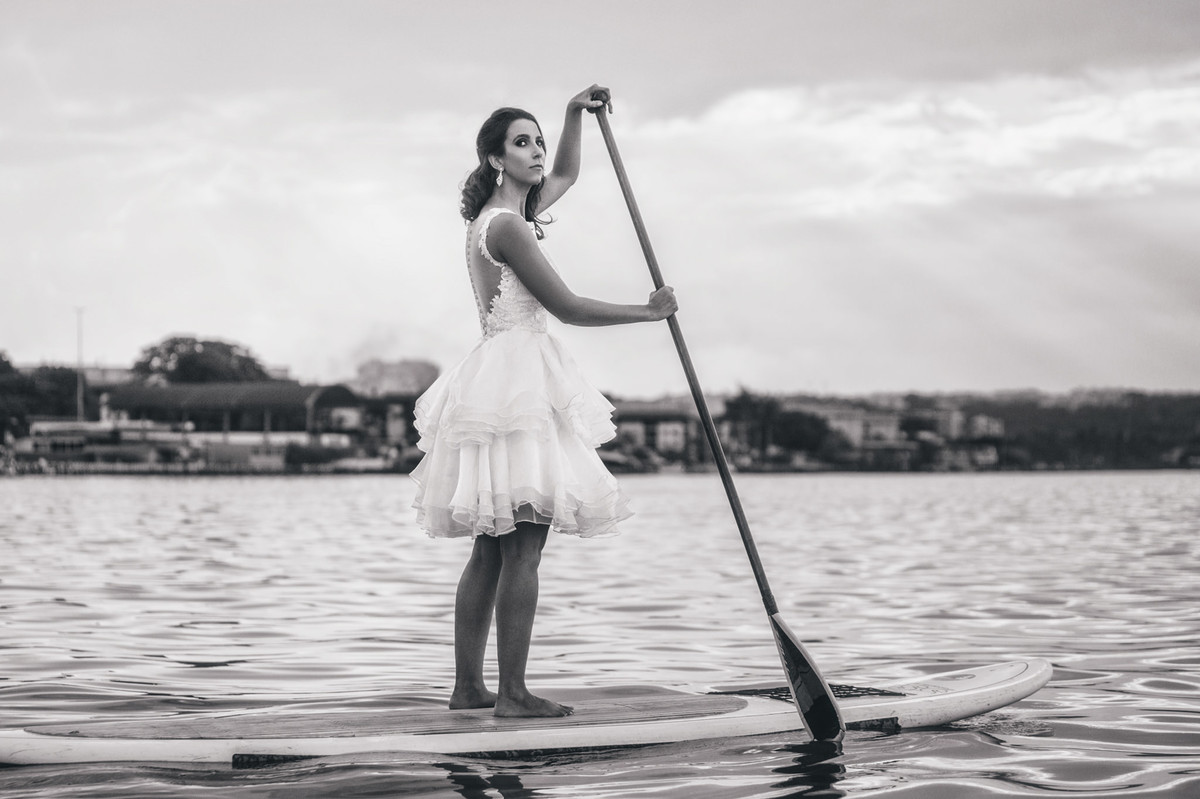 trash-the-dress-da-Flávia-Rafael-Ohana-Fotógrafo-de-casamentos-em-Brasília-wedding-casamento-bodas-ensaio-prévia-de-noiva-SUP-esporte-sports-vestido-de-noiva