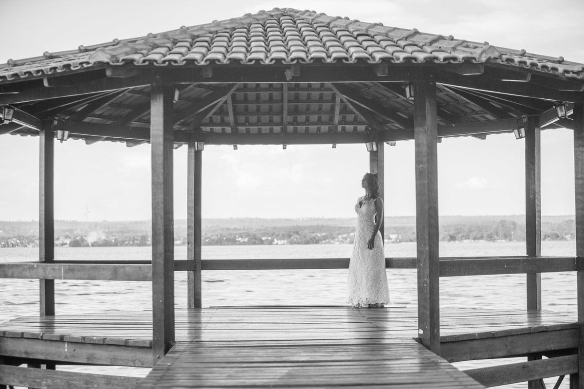 trash-the-dress-da-Flávia-Rafael-Ohana-Fotógrafo-de-casamentos-em-Brasília-wedding-casamento-bodas-ensaio-prévia-de-noiva-SUP-esporte-sports-vestido-de-noiva