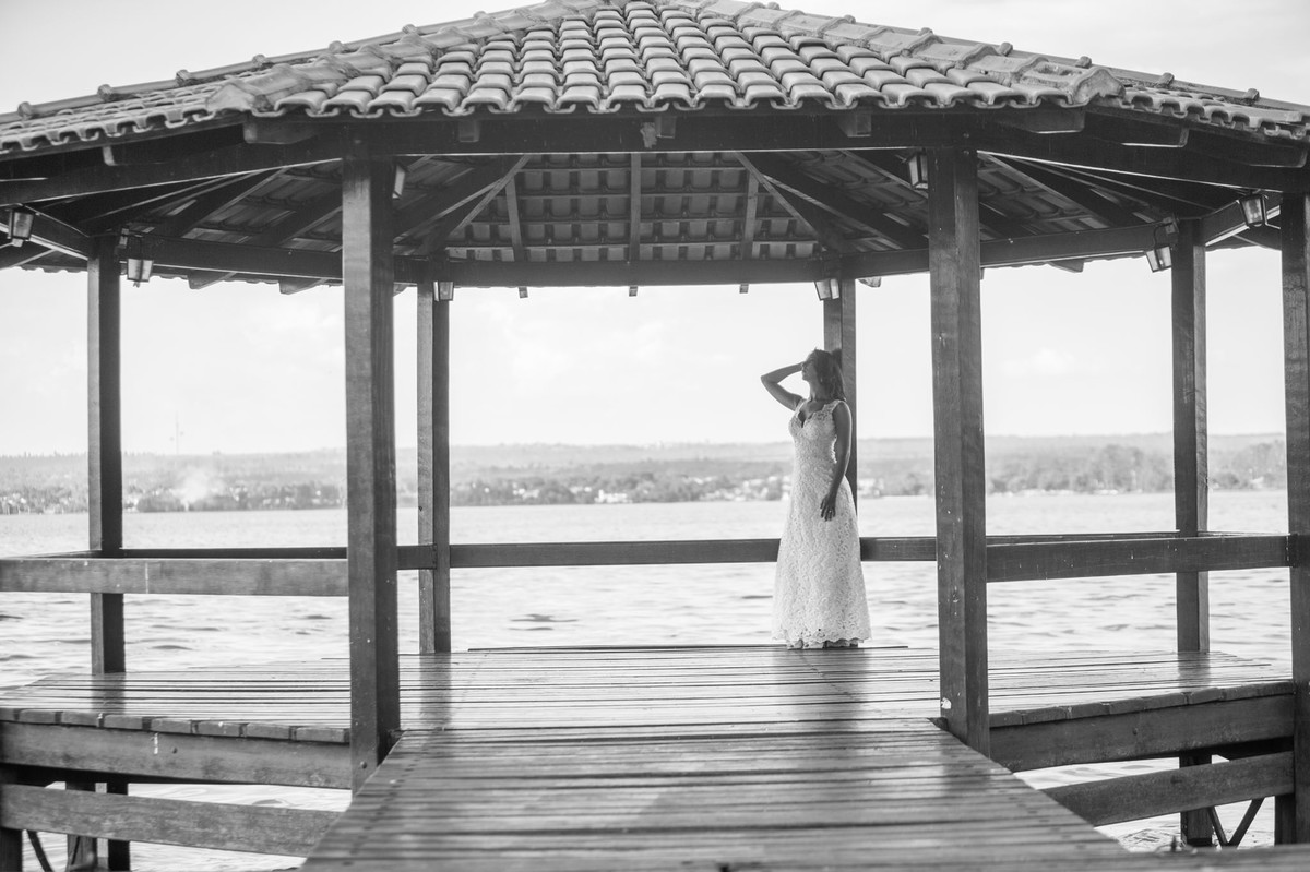 trash-the-dress-da-Flávia-Rafael-Ohana-Fotógrafo-de-casamentos-em-Brasília-wedding-casamento-bodas-ensaio-prévia-de-noiva-SUP-esporte-sports-vestido-de-noiva