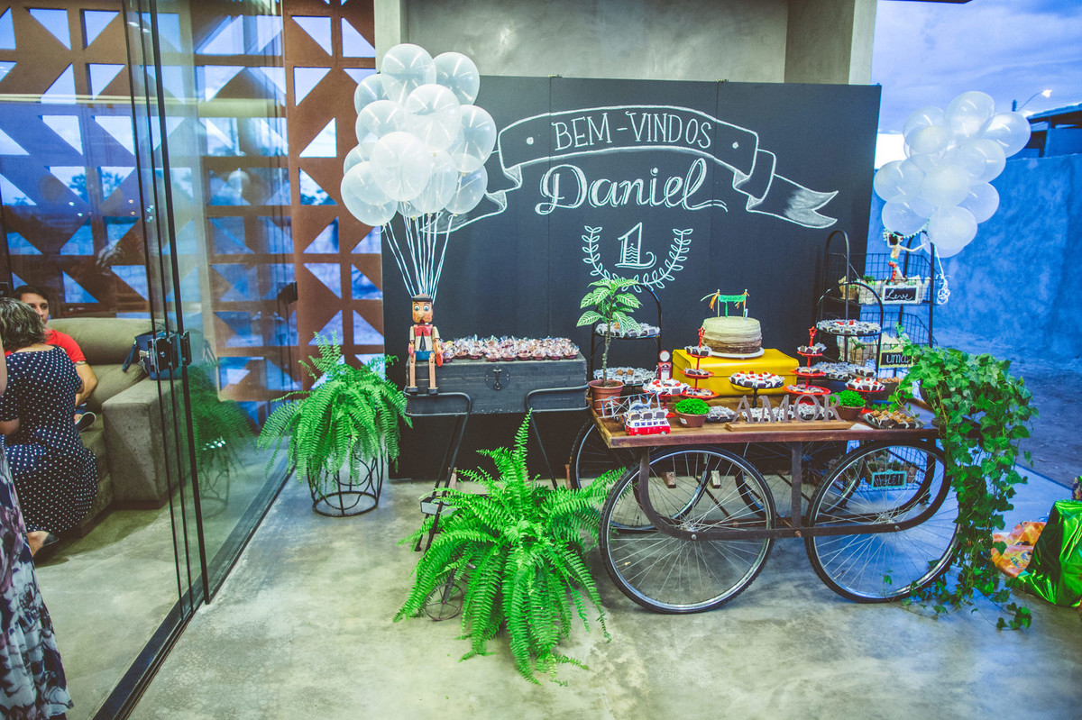 festa-de-aniversário--1-ano-do-Daniel-Rafael-Ohana-fotógrafo-de-festas-infantis-em-Brasília-DF-crianças-aniversário-vintage-retro